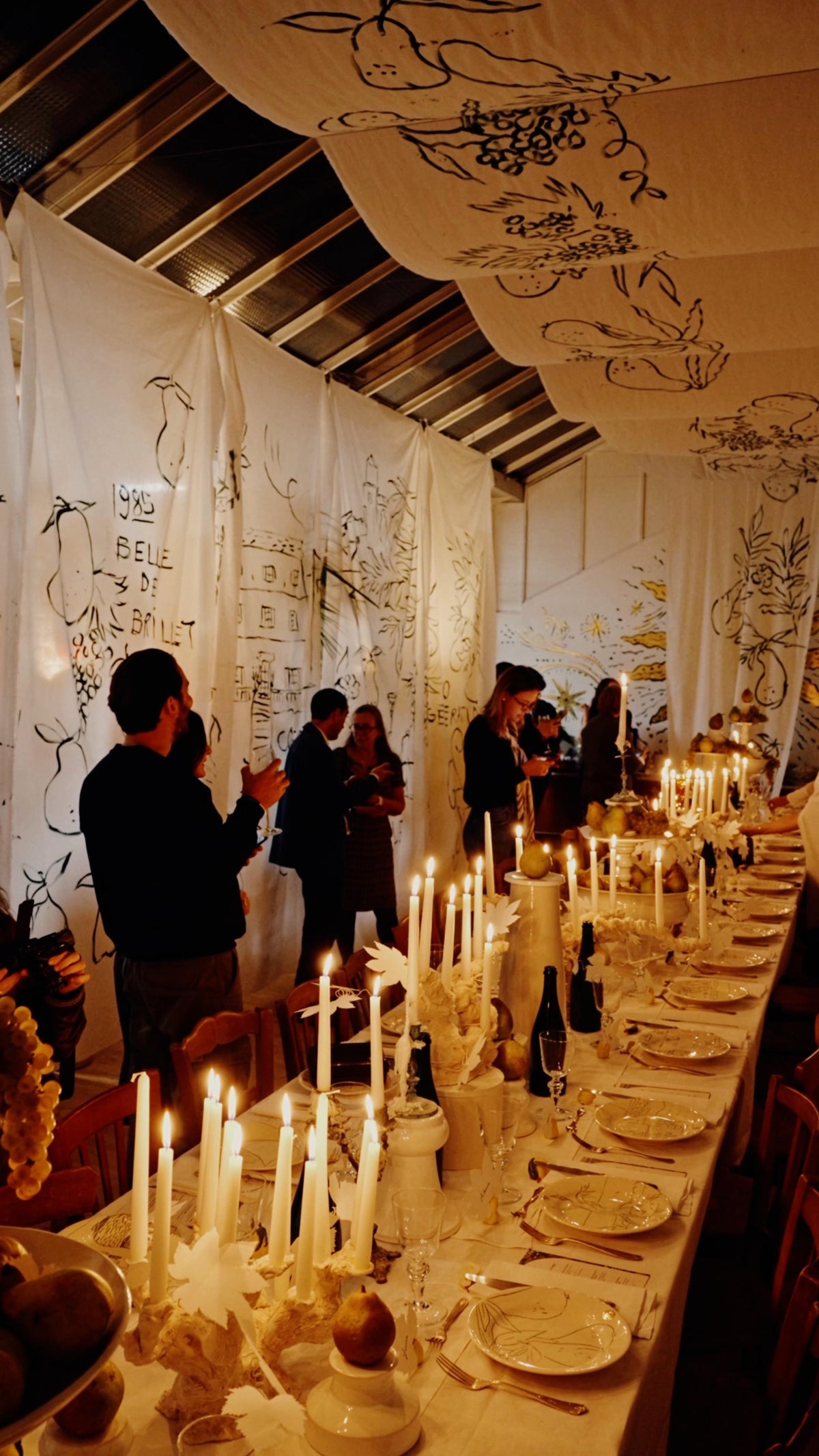 Festin dans la fôret Minorquine de Gabriel de Humō chez Grand Soleil Paris