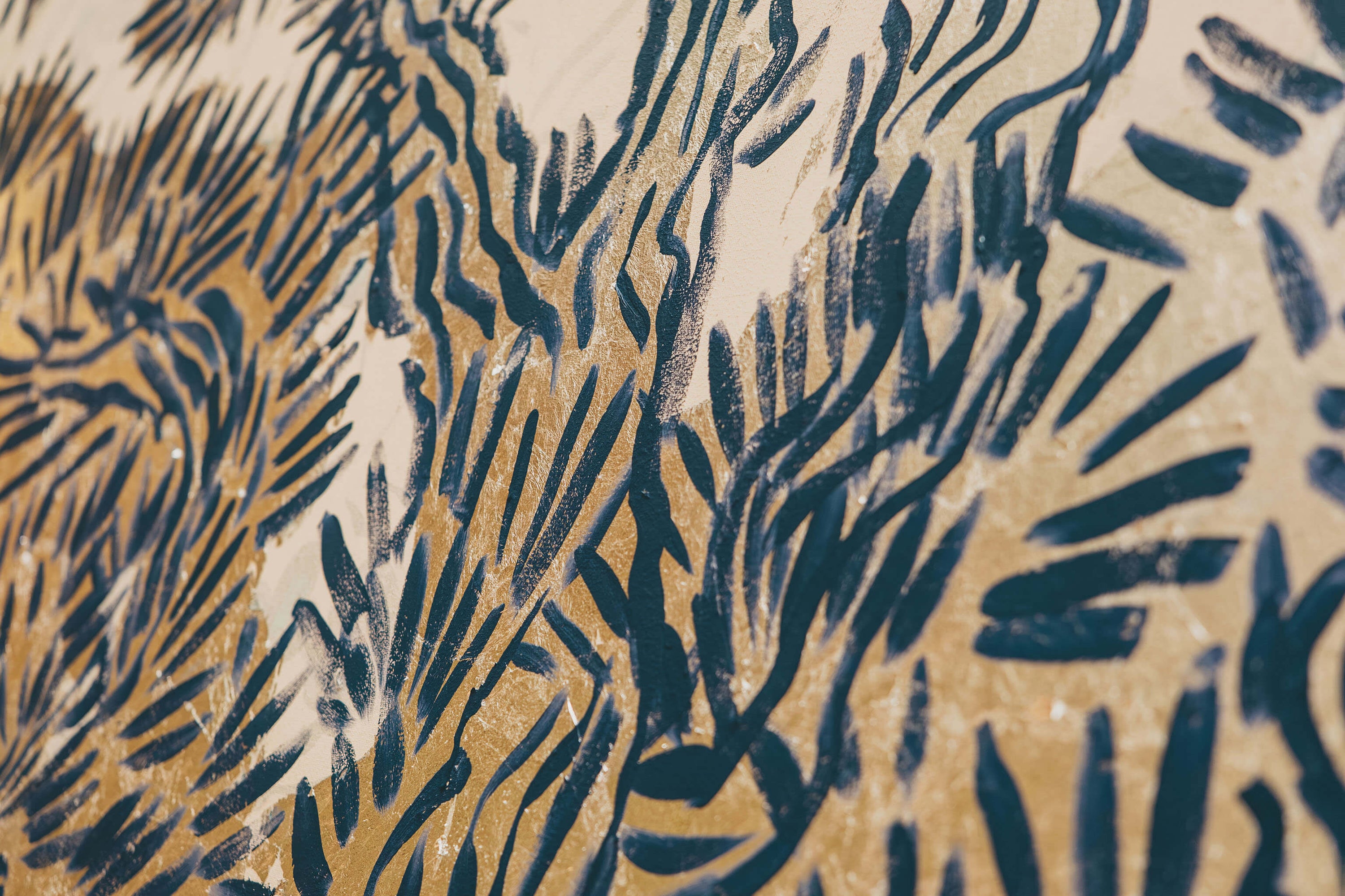 [détail] Tableau original peint à la main par Arnold d'Alger. Technique mixte peinture acrylique et dorure à la feuille dorée.