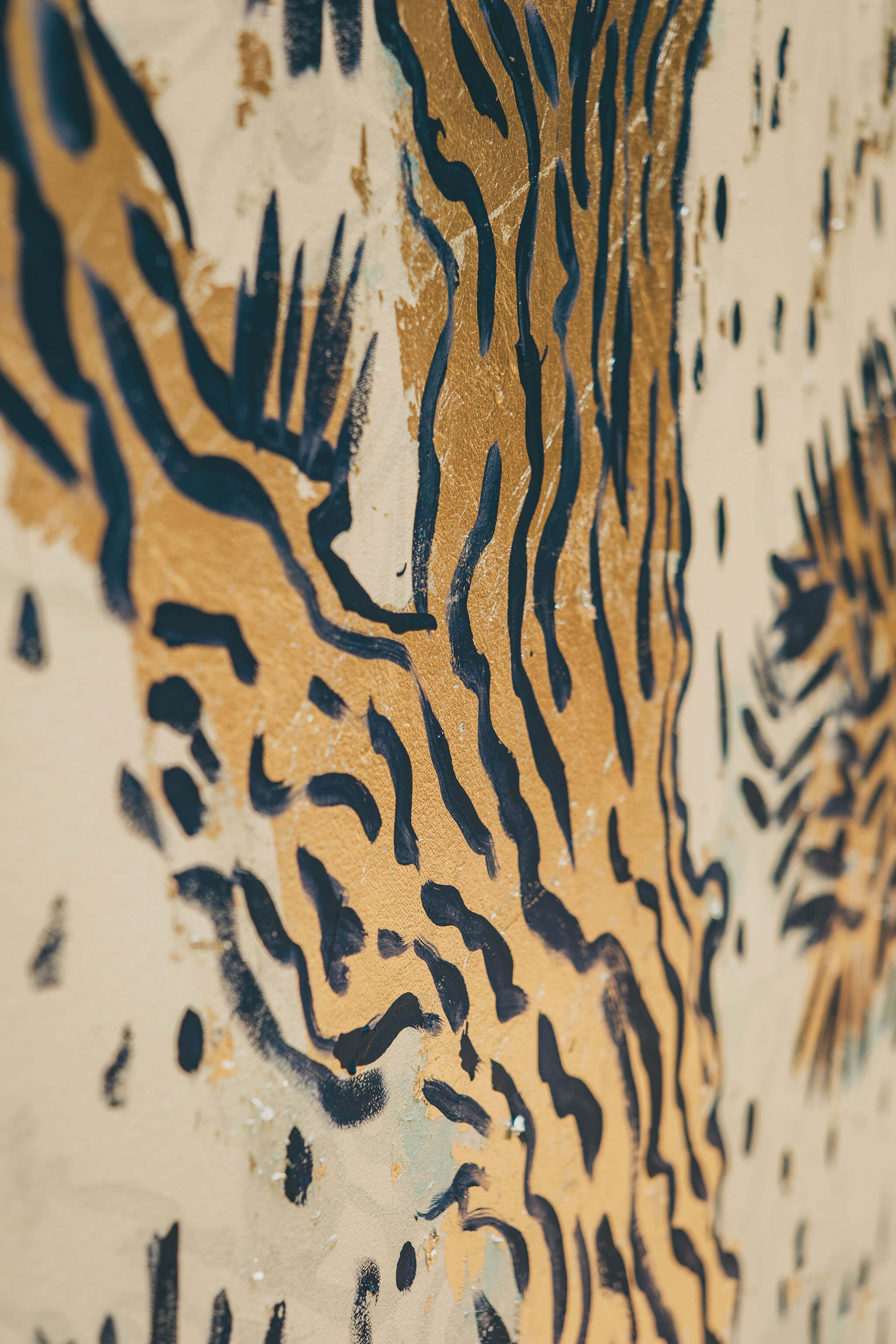 [détail] Tableau original peint à la main par Arnold d'Alger. Technique mixte peinture acrylique et dorure à la feuille dorée.
