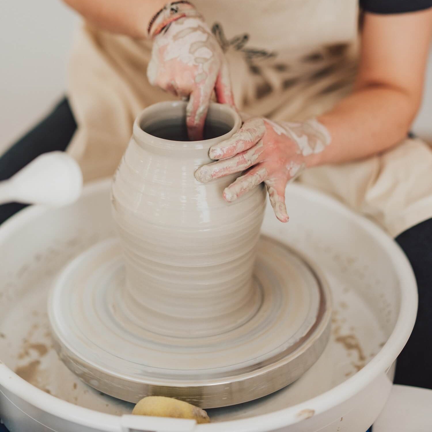 l'atelier grand soleil organise des stages de tournage pendant les vacances scolaires, pour les adolescents, de 12 à 15 ans